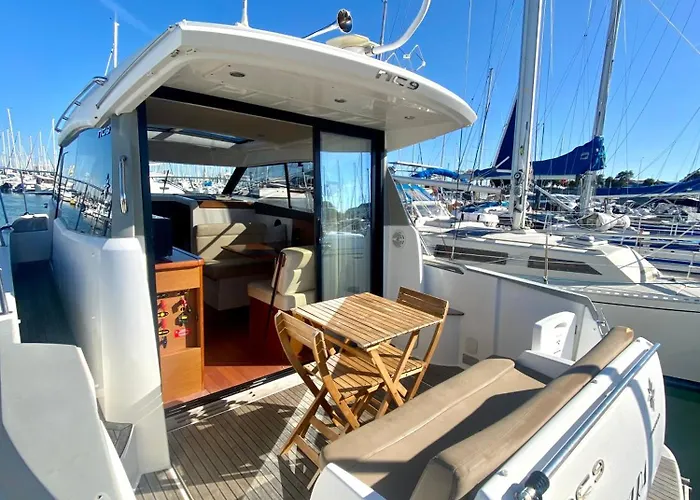 Une Nuit Insolite Sur Un Bateau Linge Et Menage Inclus - Boat Paradise La Rochelle