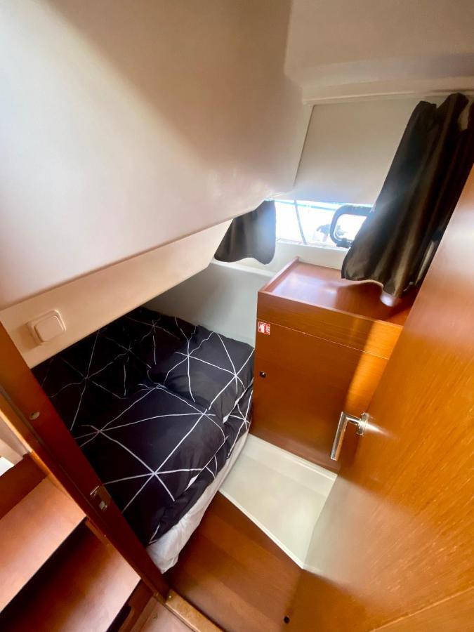 Nuit Insolite Sur Un Bateau Linge Et Menage Inclus - Boat Paradise La Rochelle